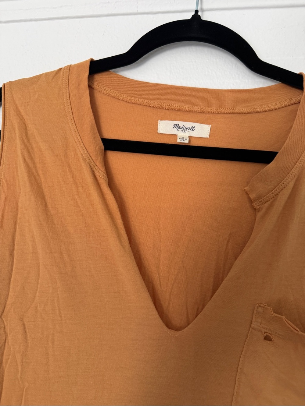 Madewell V-Neck Easy Going Distressed Muscle Tee in Mustard gold soft - Picture 3 of 4